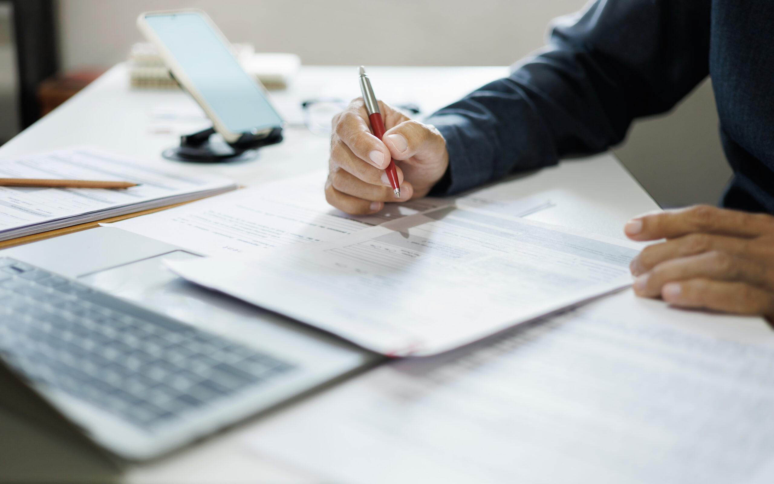 Cât costă asigurarea voluntară la pensie în 2026 și cine poate contribui. Cum îți asiguri vechimea fără contract de muncă