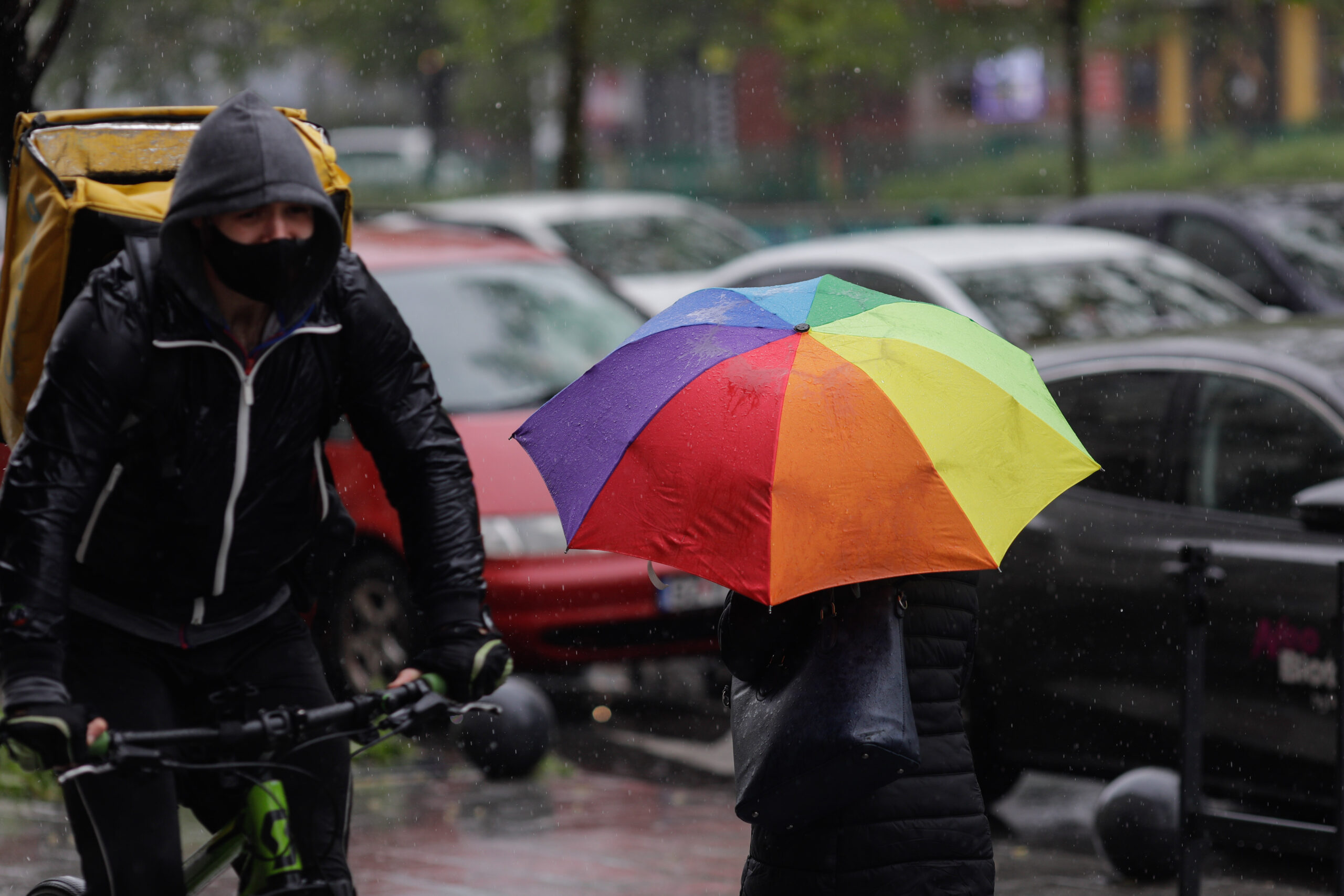 Vremea se încălzește, dar vin ploile. Zonele în care meteorologii se mai așteaptă la ninsori