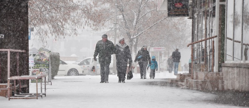 Vreme geroasă, viscol și ninsori în toate regiunile țării până duminică dimineața – prognoză ANM