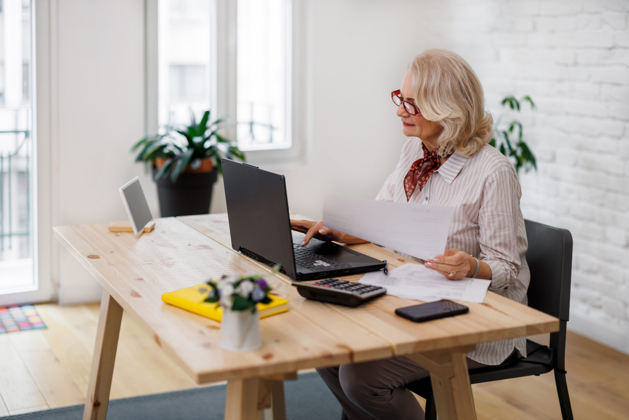 Cum obții adeverința de vechime în muncă: Documentul care arată câți ani ai cotizat la pensie. Când sunt necesare acte de la angajatori