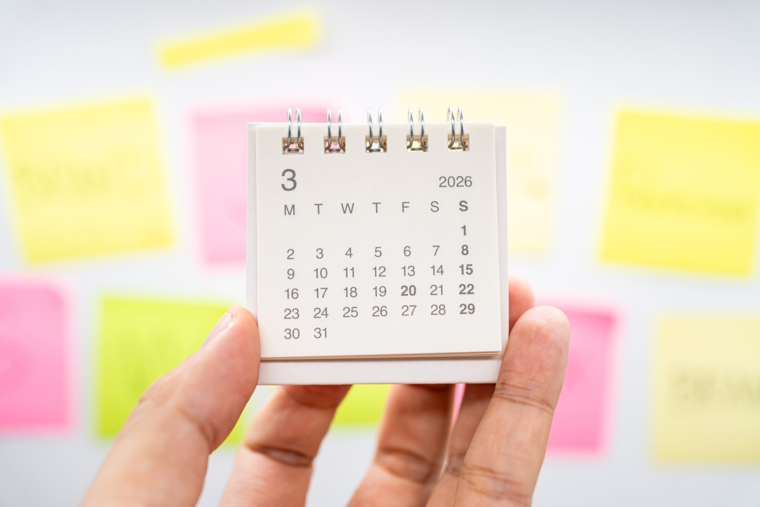 Vacanța de Paște 2026: Când se încheie cursurile pentru elevi și câte zile libere vor avea angajații