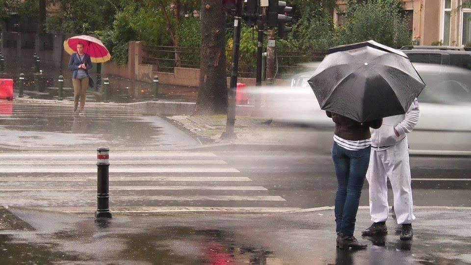 Vreme schimbătoare în întreaga ţară pe parcursul săptămânii viitoare. Răcire accentuată după 21 aprilie şi ploi în majoritatea regiunilor